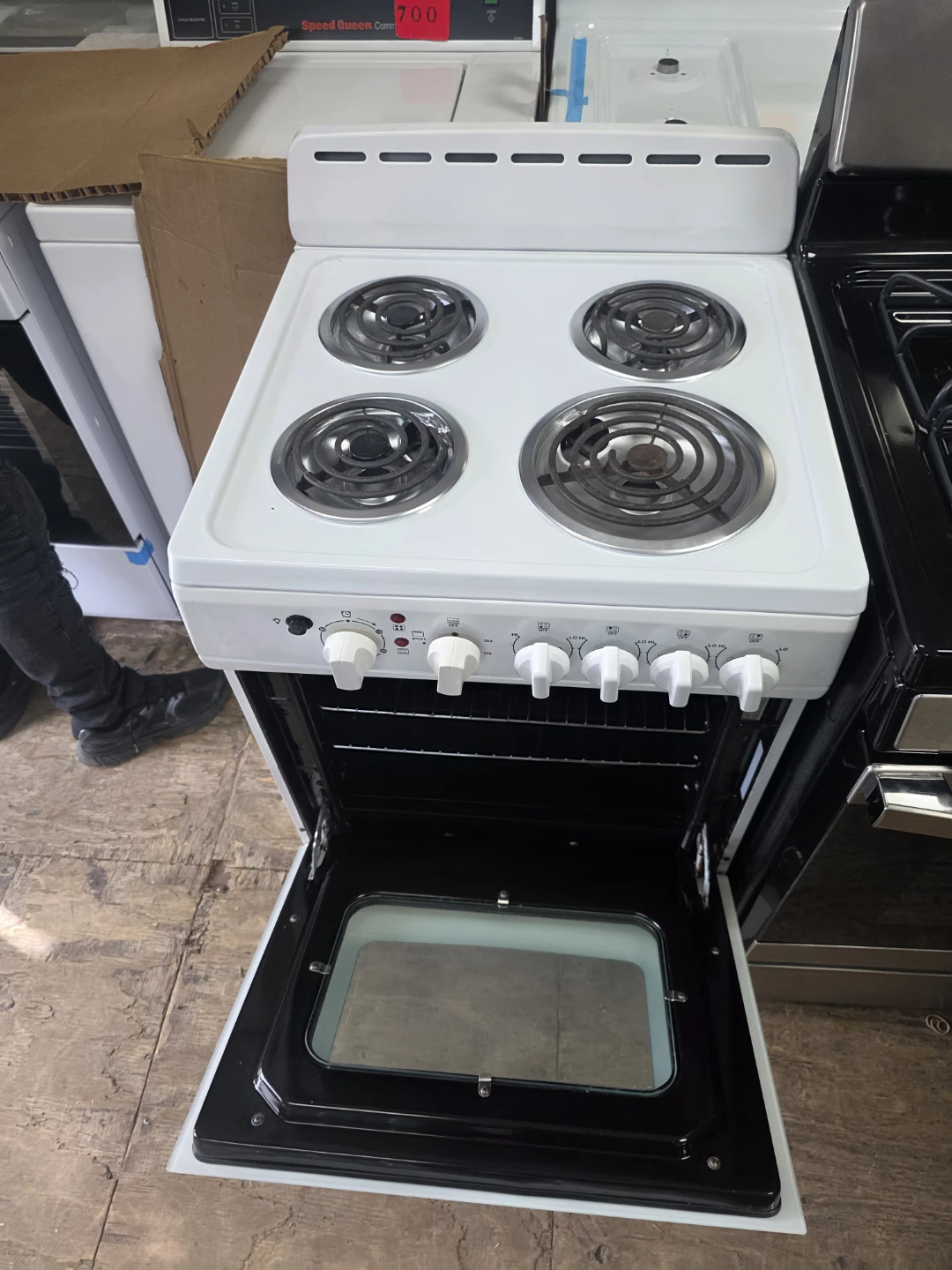 Avanti Electric Range White