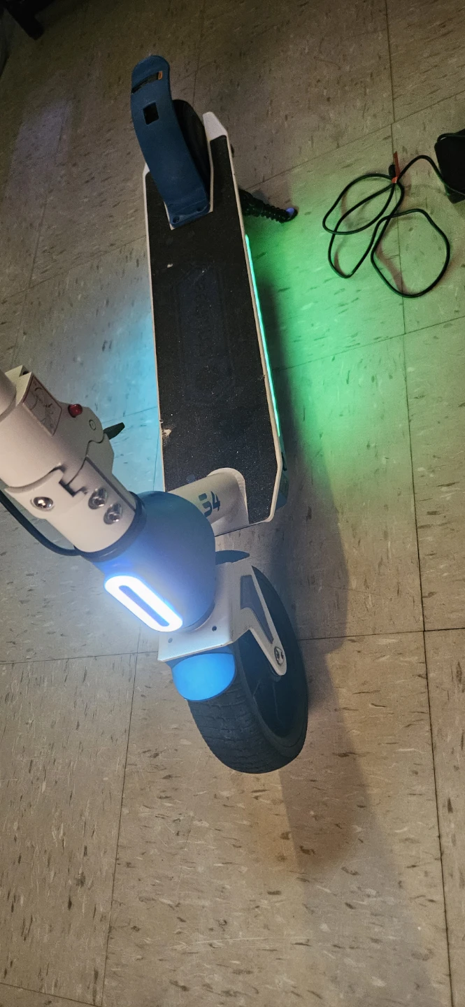 isinwheel S4 Bluetooth Scooter - photo 3