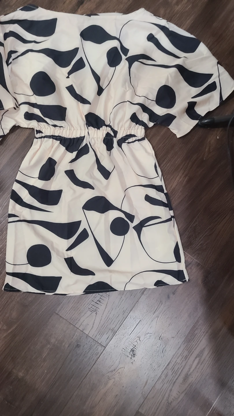 Black and Cream Abstract Pattern Mini Dress🏈
