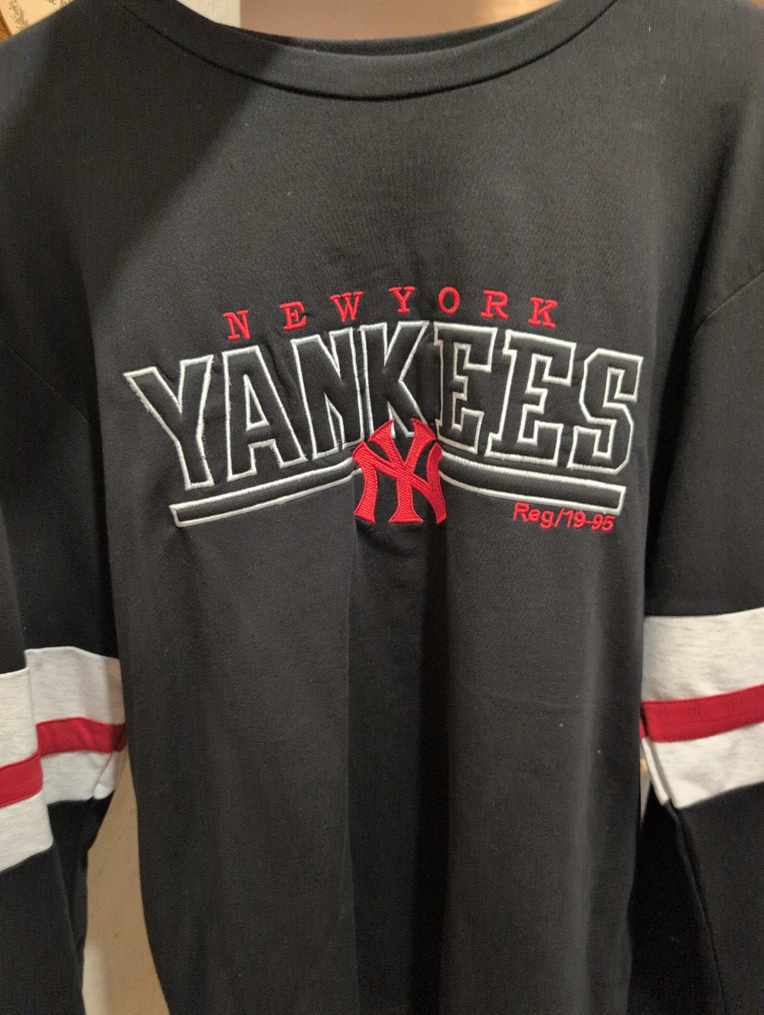 New York Yankees Long Sleeve Shirt