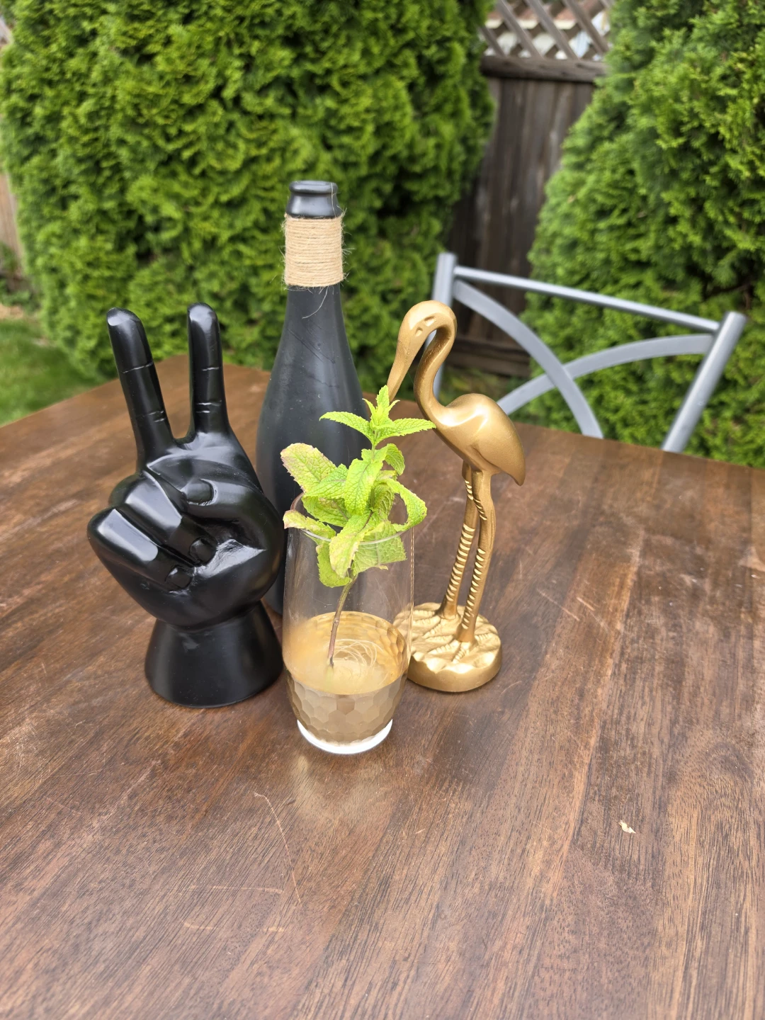 New Matte Black Shelf Statues (Thumbs Up & Peace Sign) - photo 2