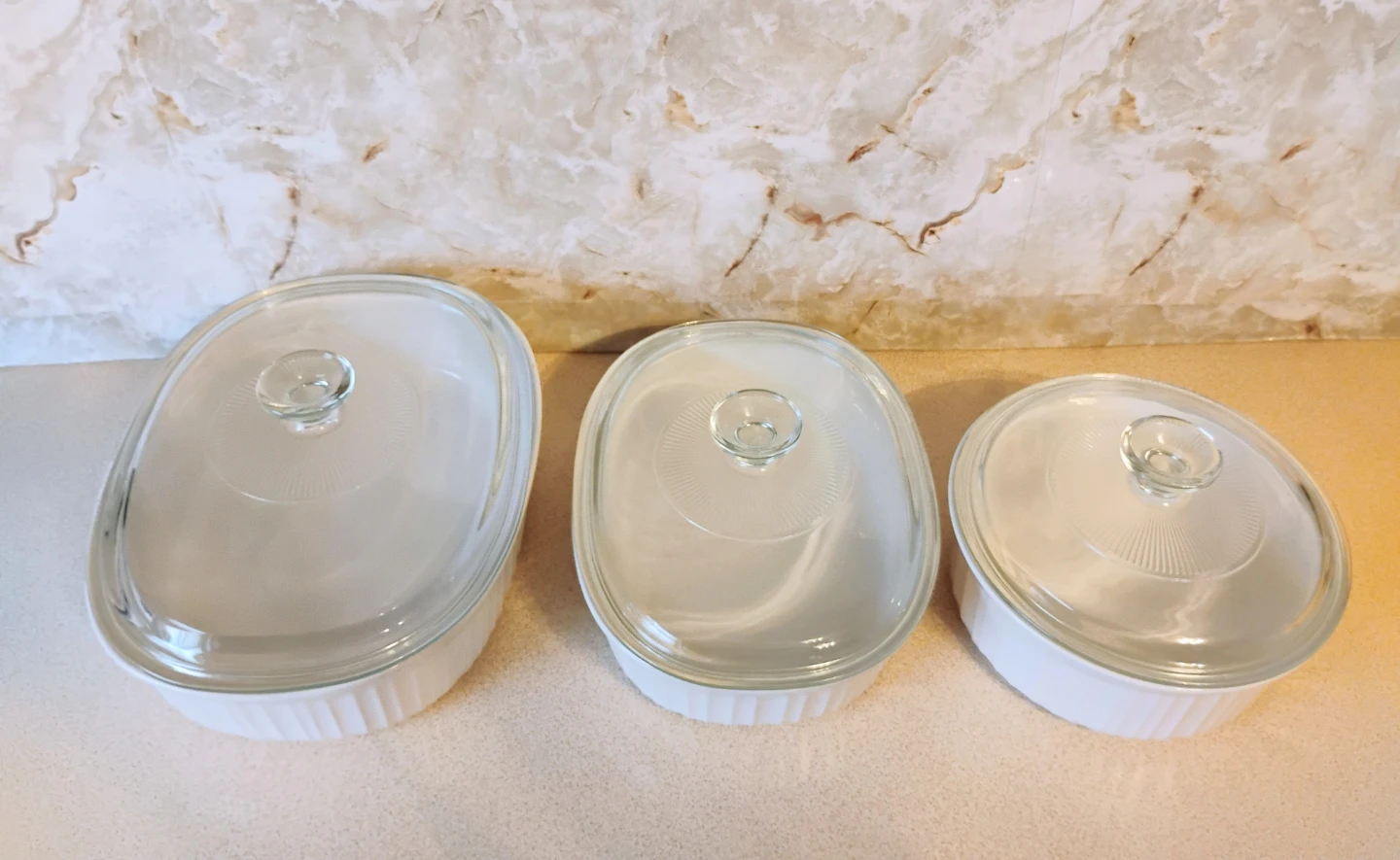 SET OF 3 CORNINGWARE CASSEROLES WITH LIDS