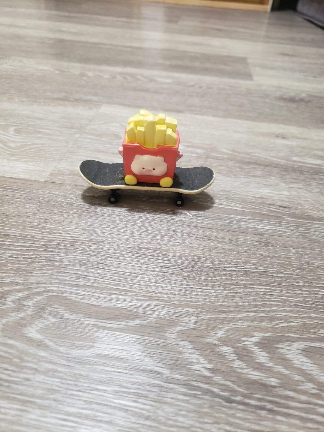 Fingerboard with French Fry character accessory - photo 2