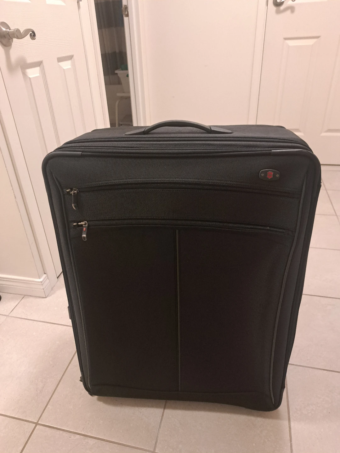 Victorinox Black Spinner Luggage - photo 3