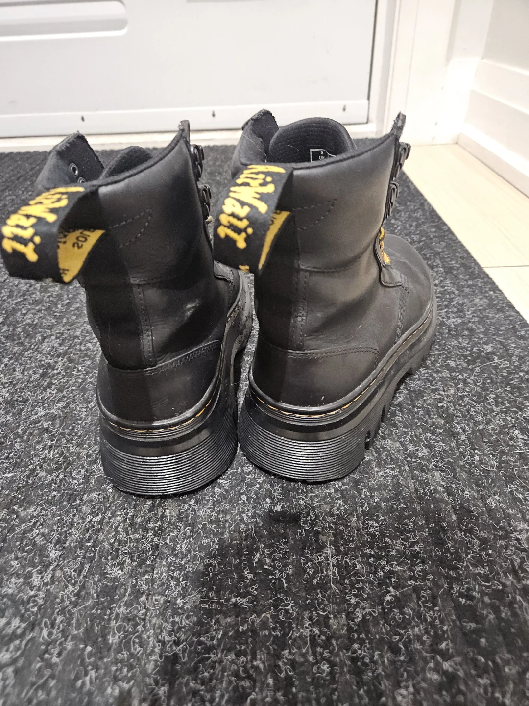 Doc Martens Women's 7 black combat boot - photo 4
