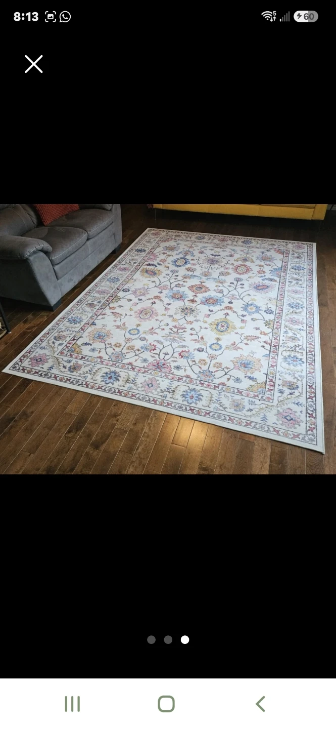 Area Rug with Floral Pattern