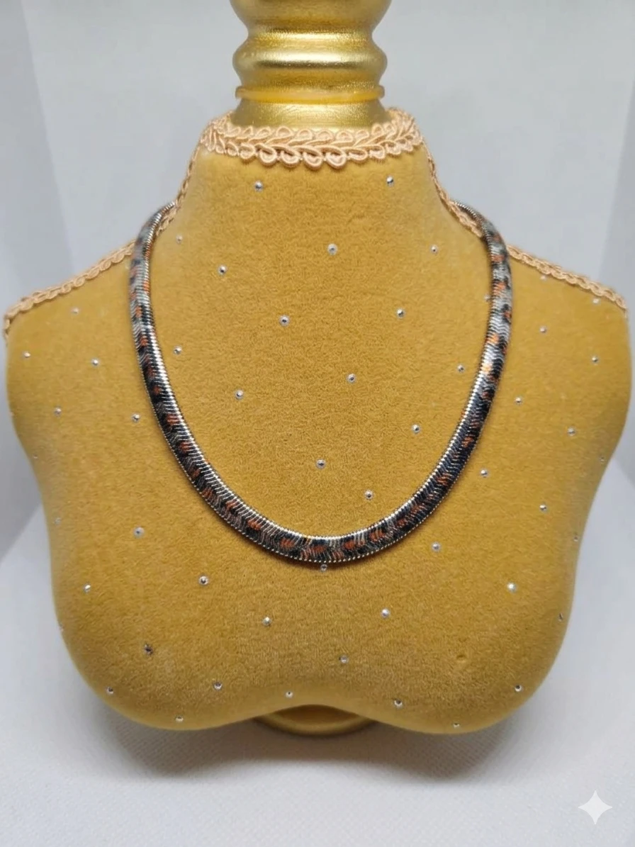 Silver Cheetah print Necklace in Stainless Steel