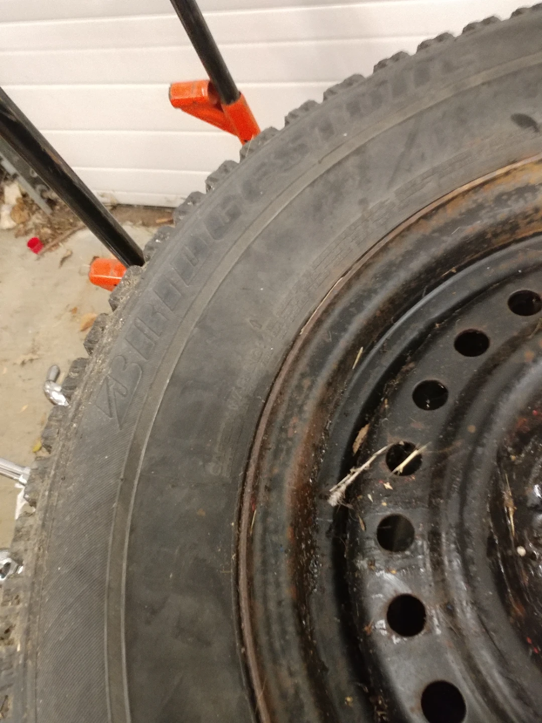 Bridgestone 205/70R14 Tires and rims - photo 5