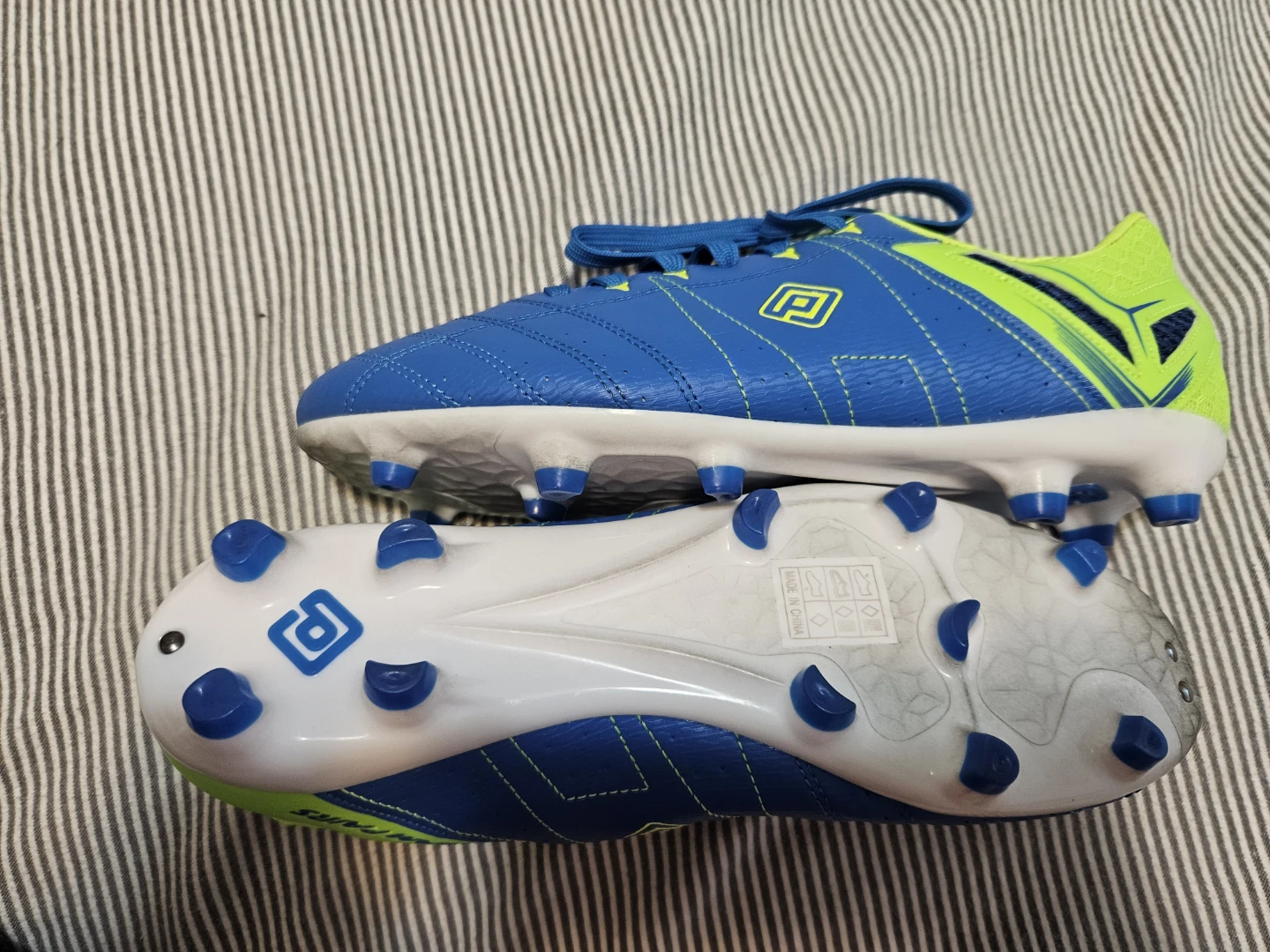 Blue and Neon Yellow Soccer Cleats size 8 adults - photo 2