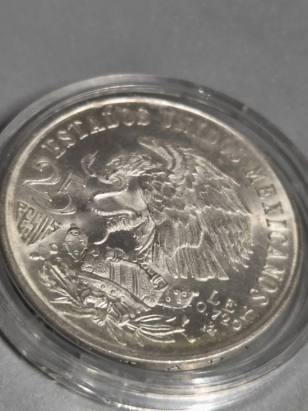 Silver 1968 Mexico 25 Pesos Olympic Coin - photo 2