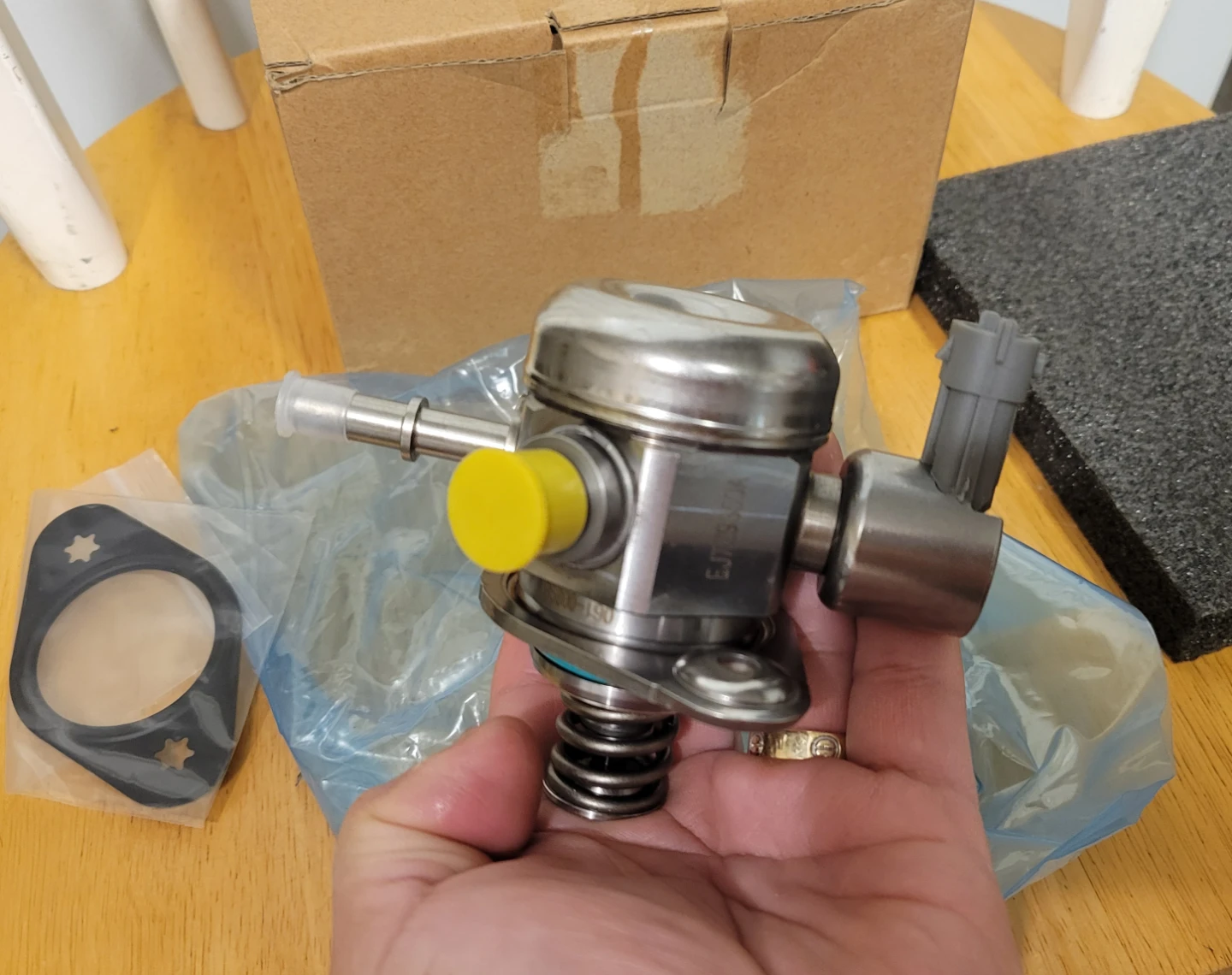 High Pressure Fuel Pump Ford Mustang Escape Explorer Lincoln - photo 3