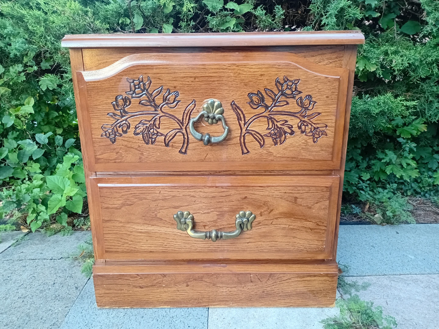 Wooden two-drawer nightstand - photo 3