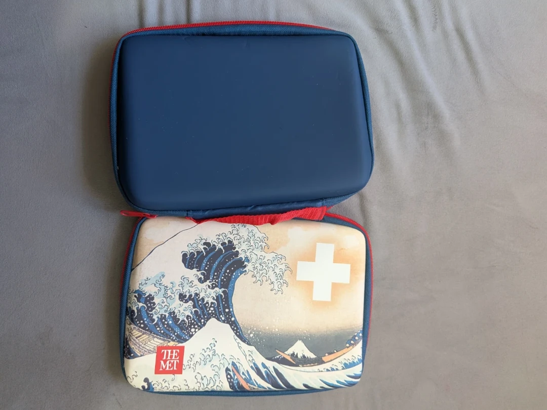 The Met "The Great Wave" First Aid Kit Bag - photo 2
