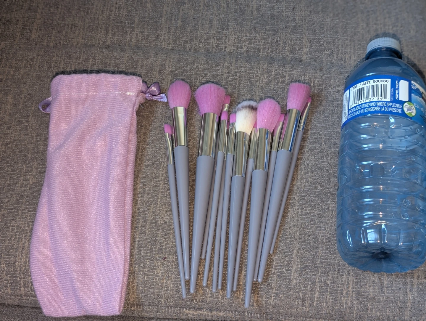 Set of Makeup Brushes with Pouch