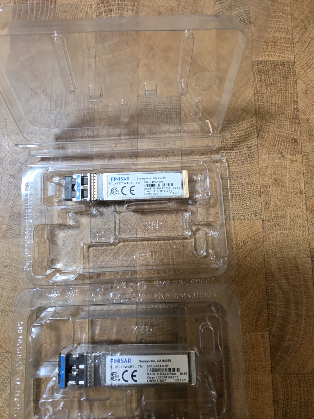 2 Finisar FTLX1370W4BTL-TM SFP+ Transceivers - photo 3
