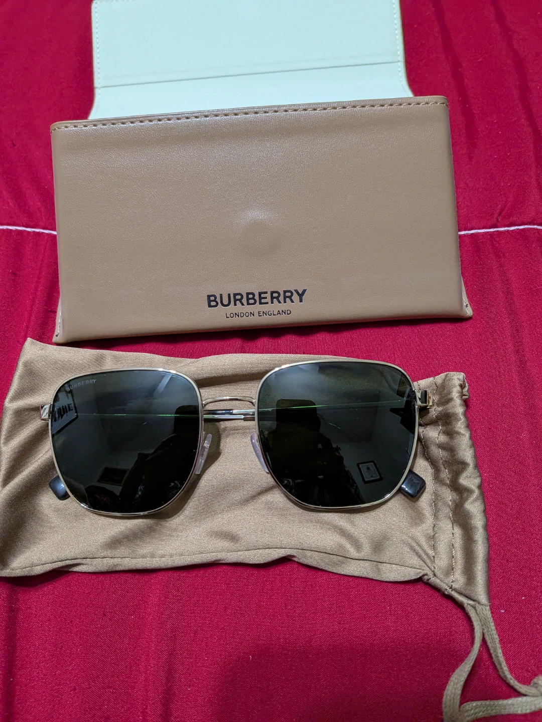 Burberry Sunglasses with Case and Pouch 400$ - photo 3