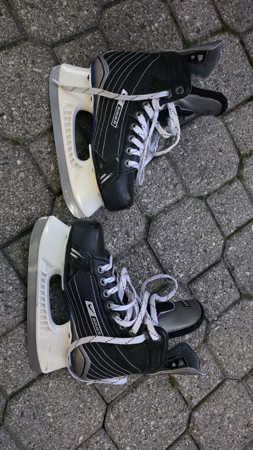 Bauer Supreme 30 Hockey Skates - Size 3.5