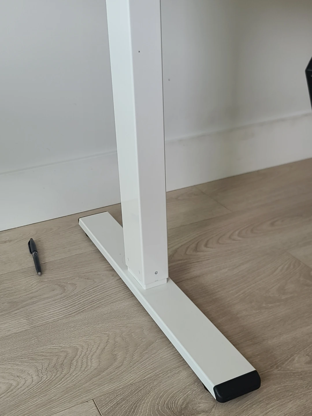 White Electric Height-Adjustable Standing Desk - photo 2
