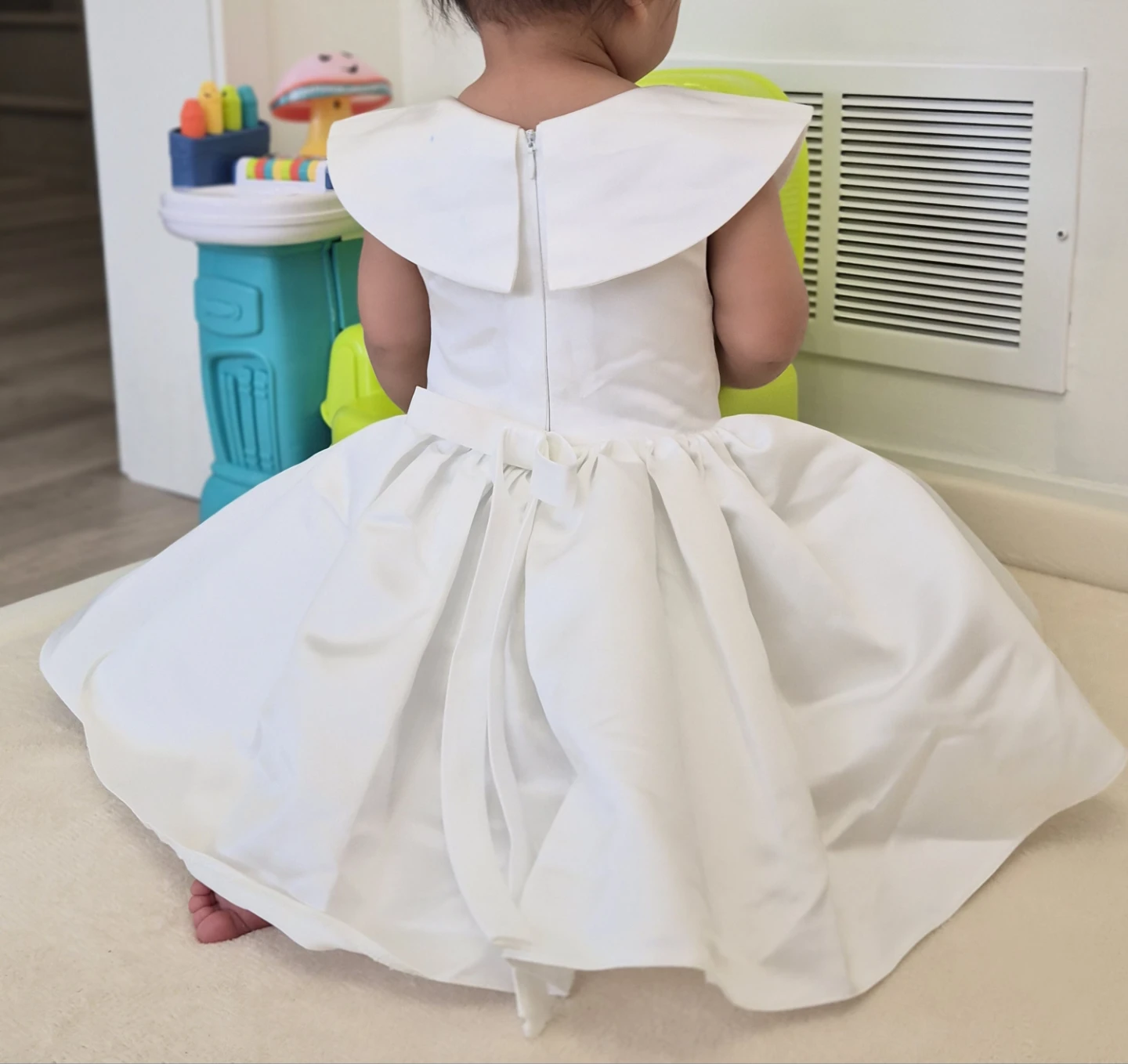 Baby white dress size 1yr old - photo 2
