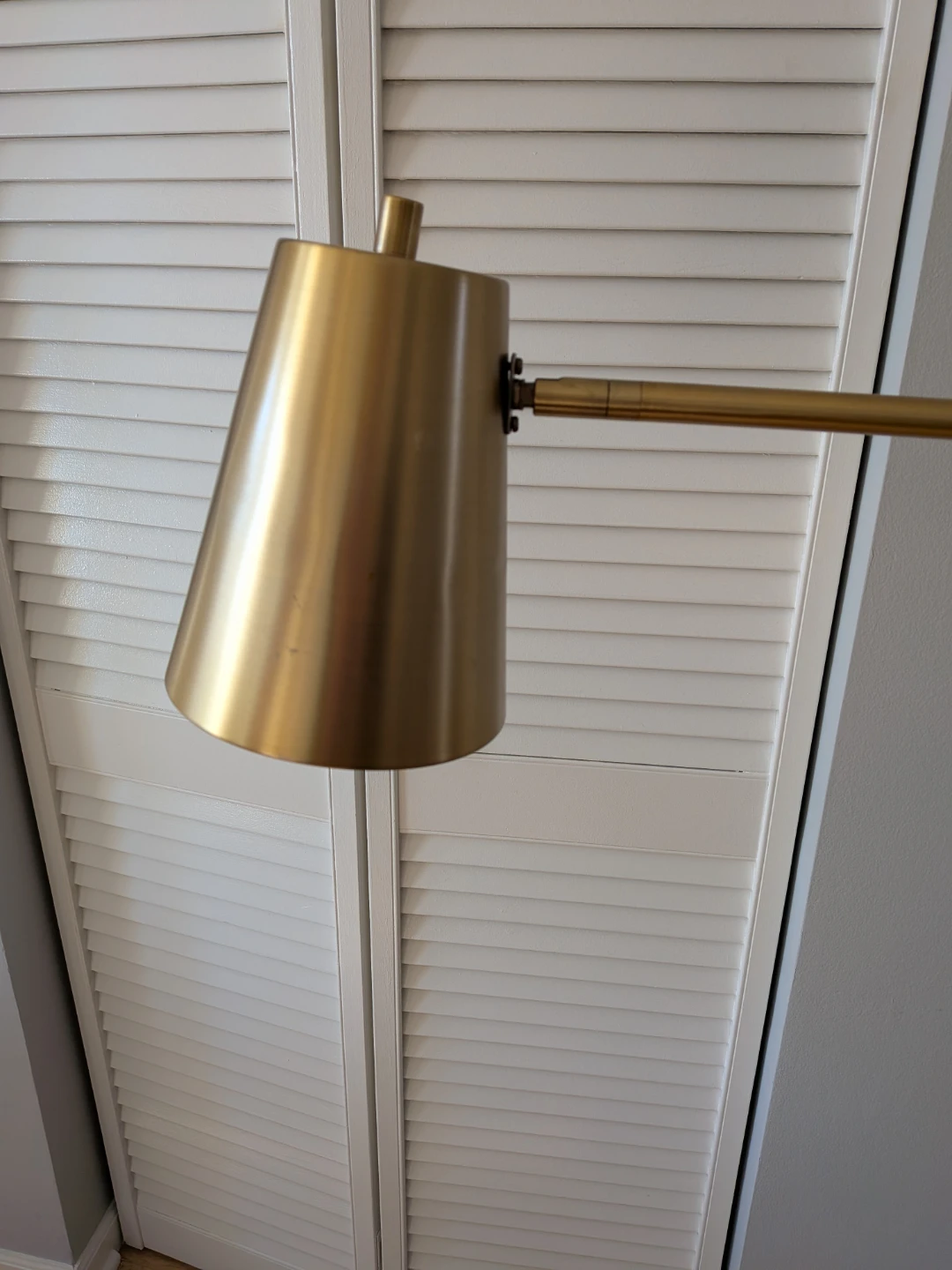 (Price Flexible) Golden Floor Lamp with Warm Yellow Light - photo 3