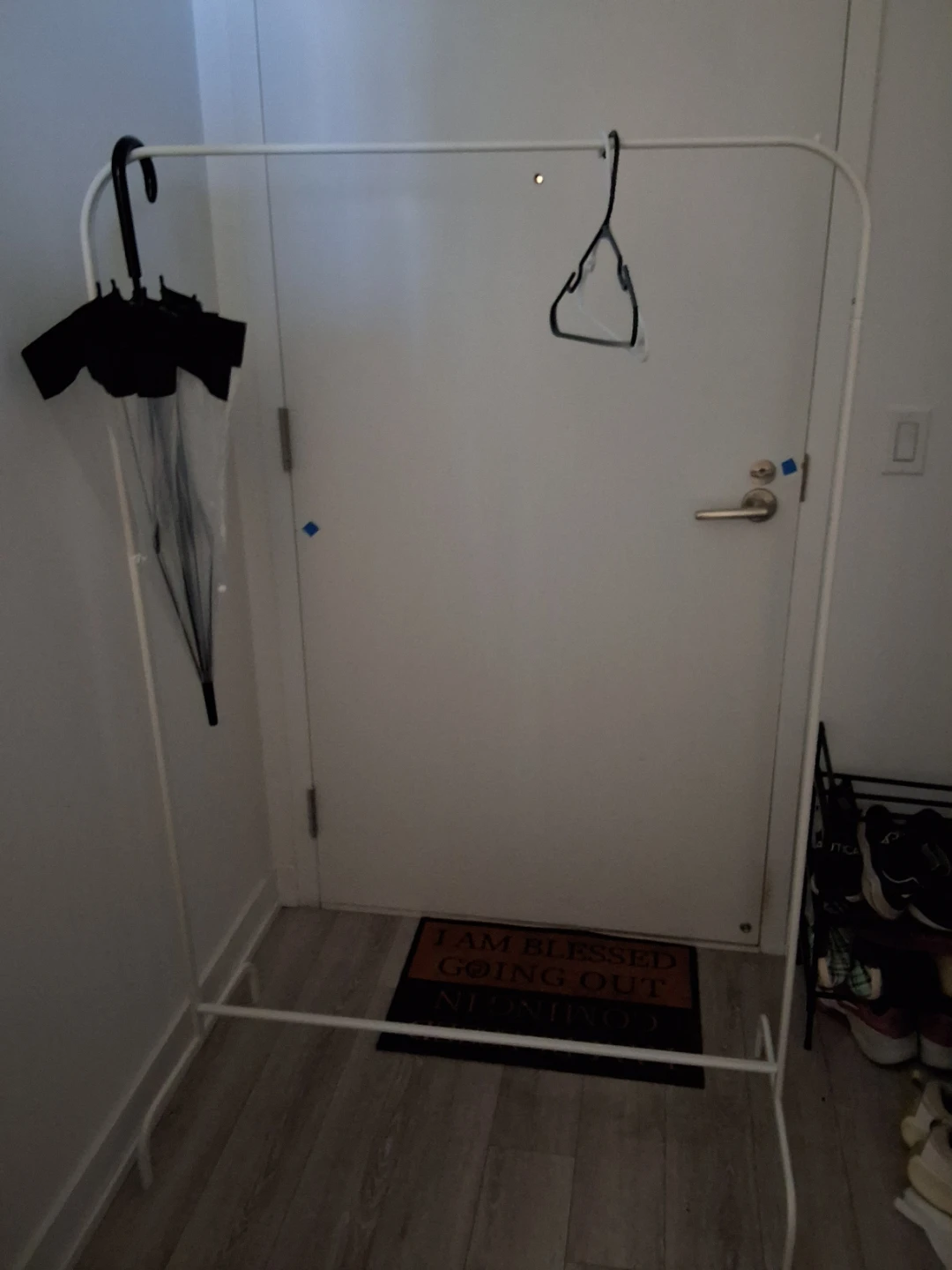 White Metal Clothing Rack - photo 4