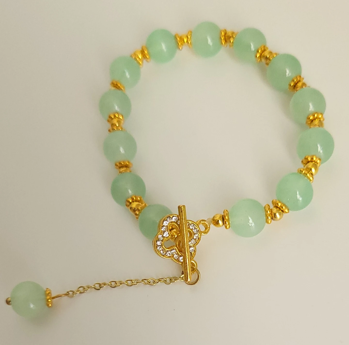 Jade bracelet with gold-tone toggle clasp - photo 2