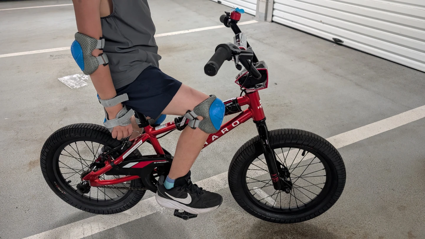 Haro Shredder 16" Kids Bike (Gloss Metallic Red) - photo 3