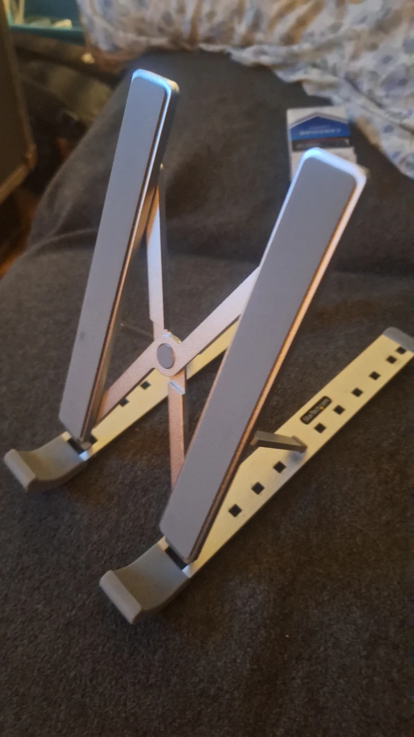StarTech.com adjustable laptop stand