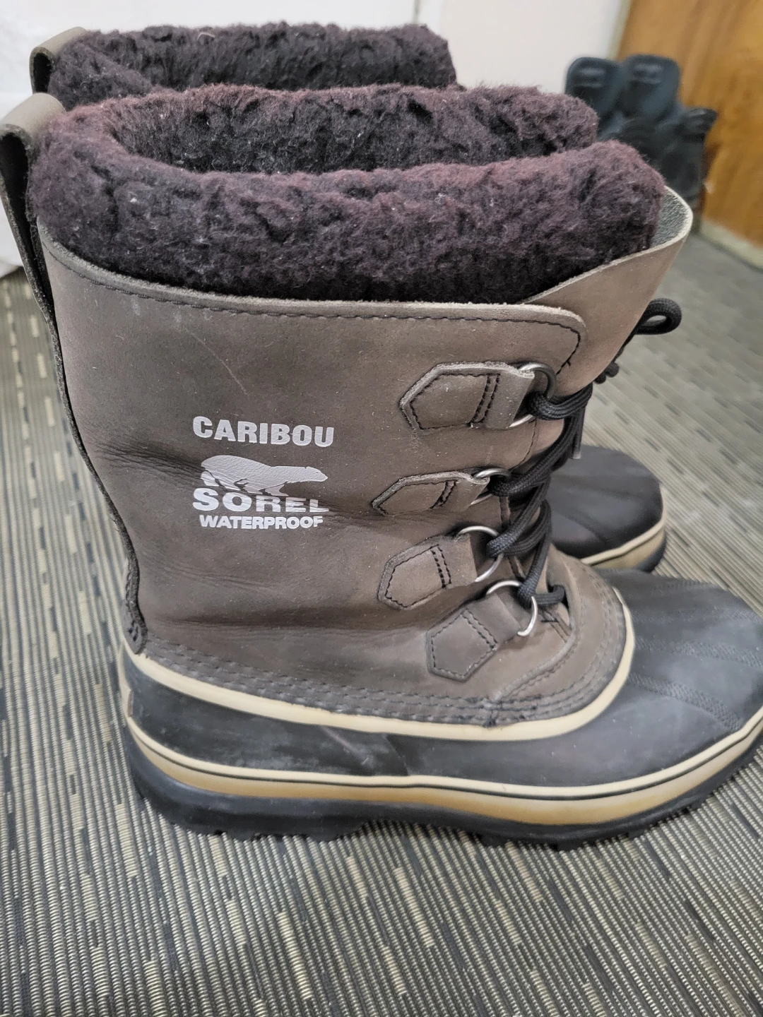 Sorel Caribou winter snow boots - Men size 9 (may fit 9.5)