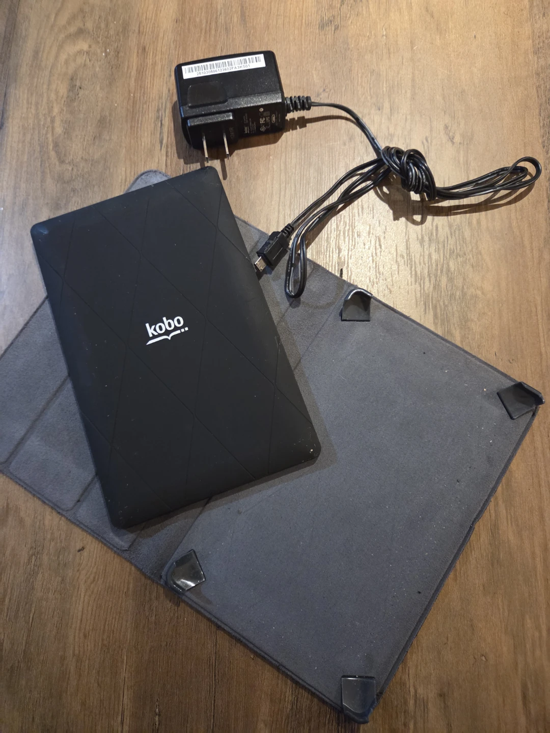Kobo Arc 7" Tablet / E-Reader + Case & Charger – Working - photo 2