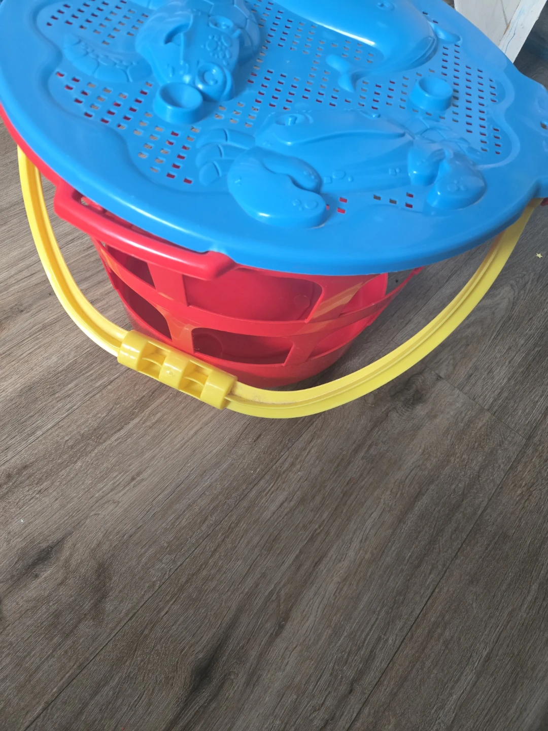 Kids Plastic Beach Bucket with Lid 🏈