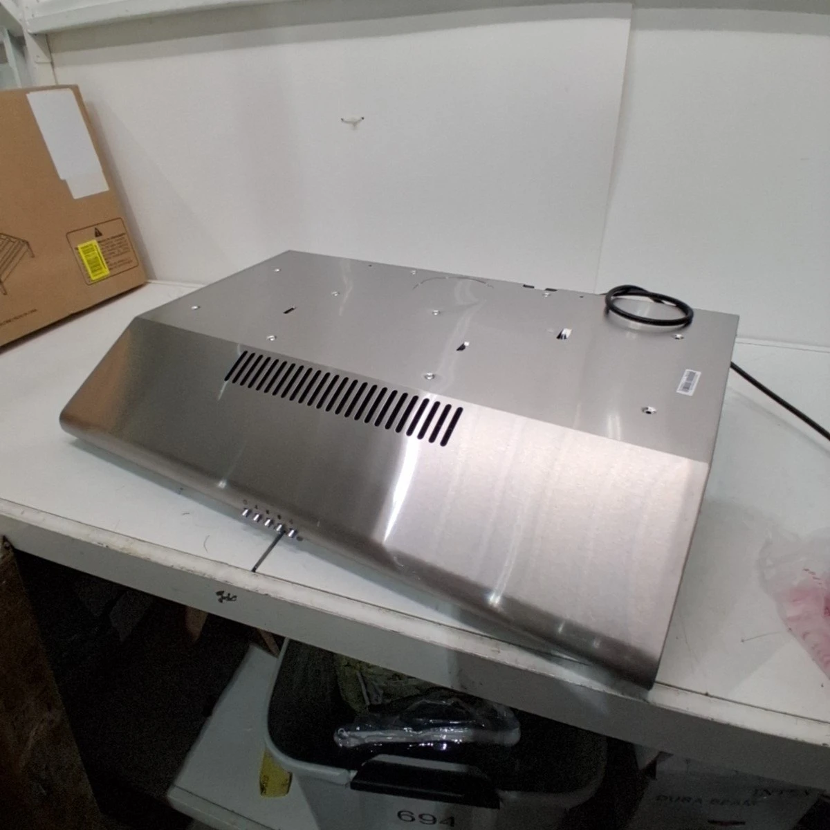 Midea Range Hood 30 Inch- appears new - photo 3