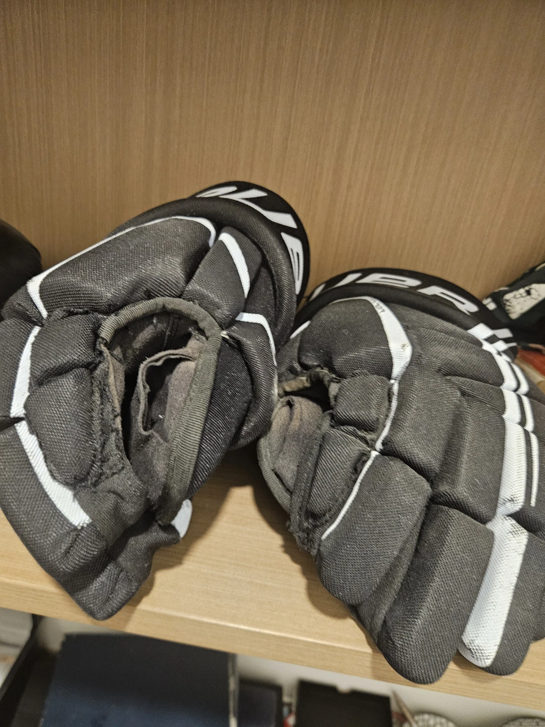 Bauer Vapor X 2.0 Hockey Gloves