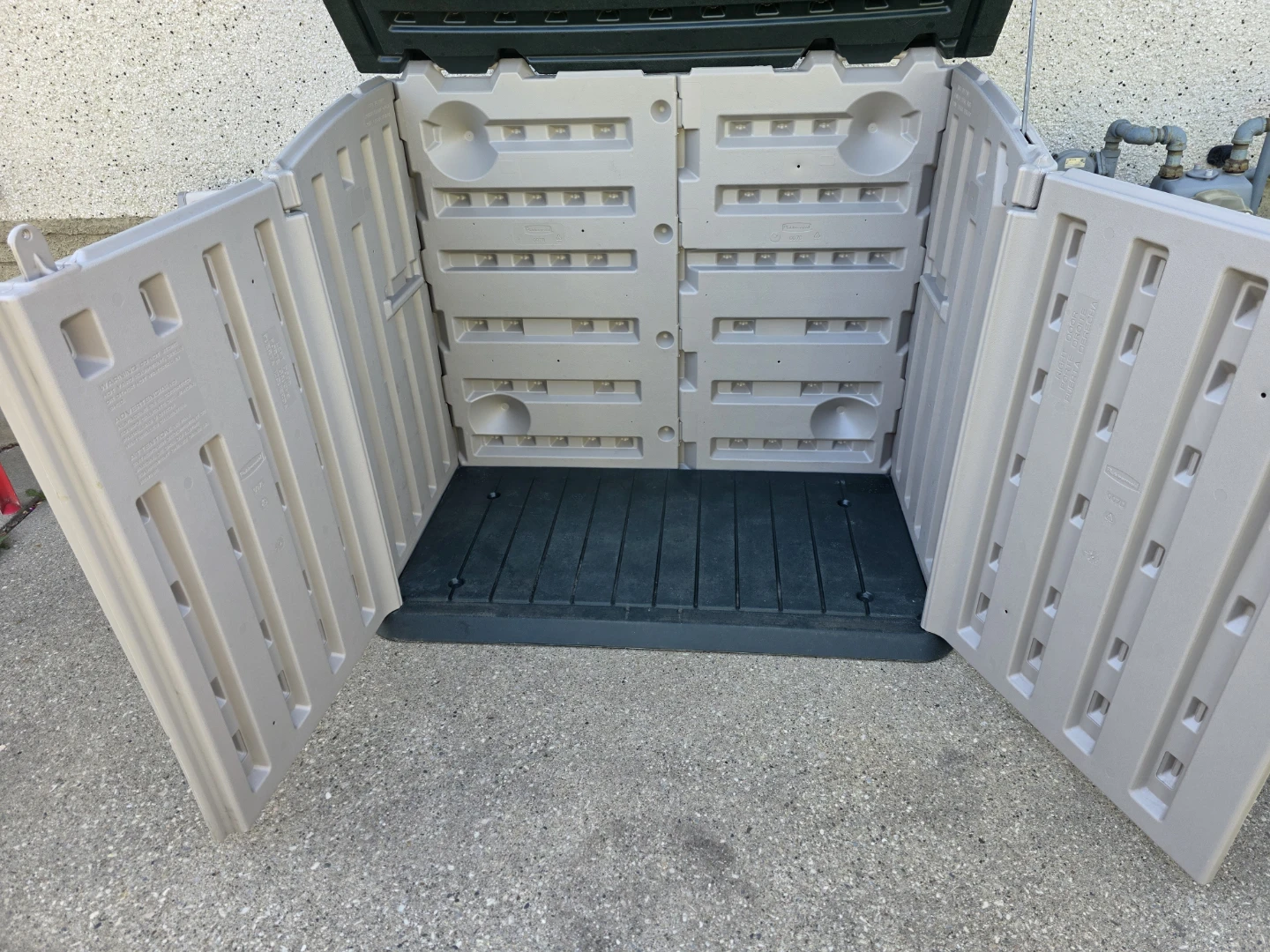 Rubbermaid Outdoor Horizontal Storage Shed - photo 5