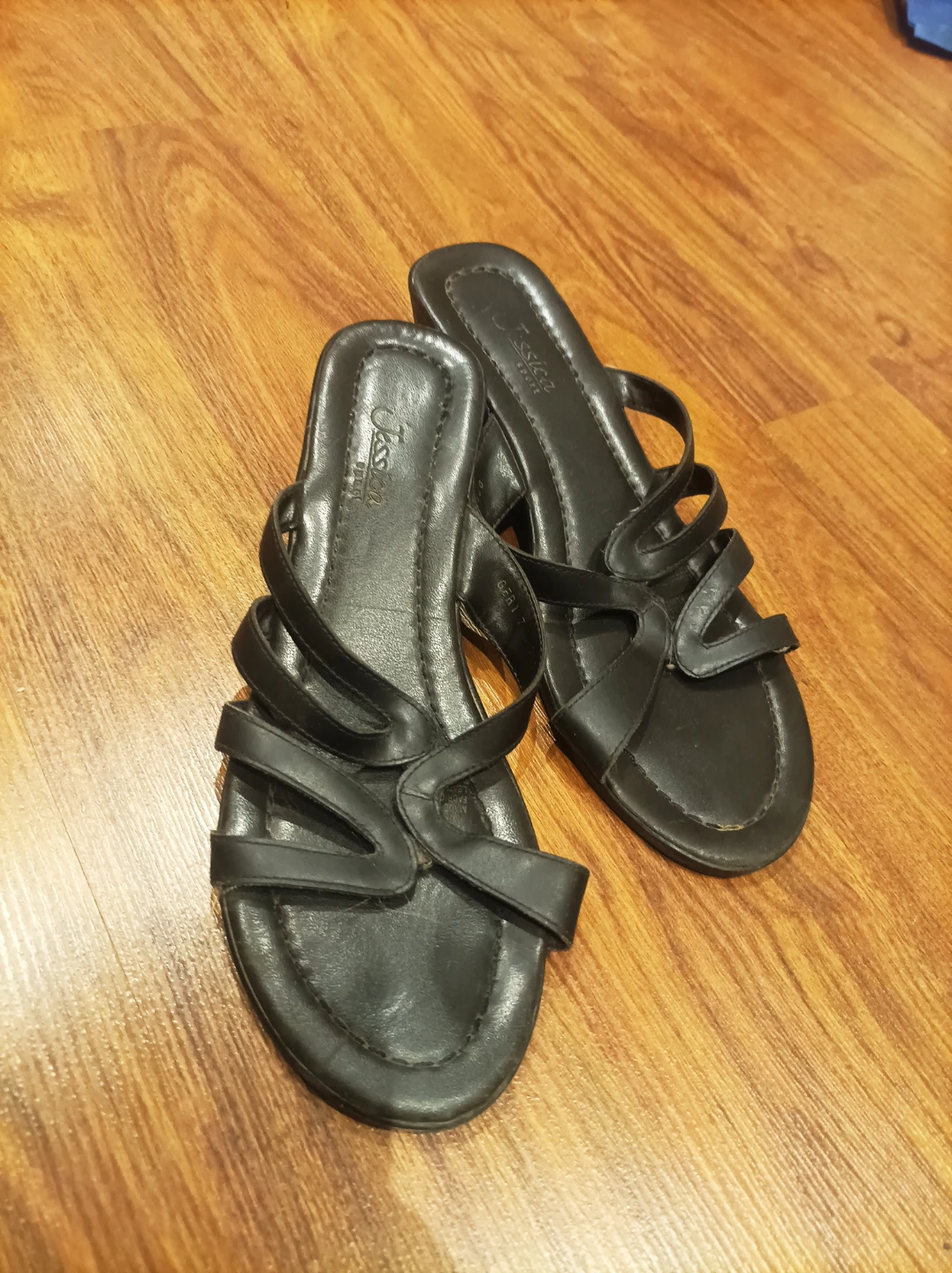 Jessica Sport black sandals size 7 - photo 2
