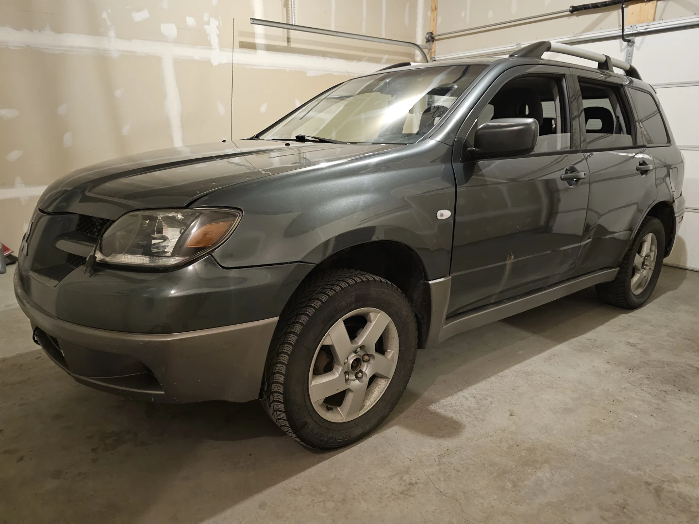 2003 Mitsubishi Outlander *Remote Start*