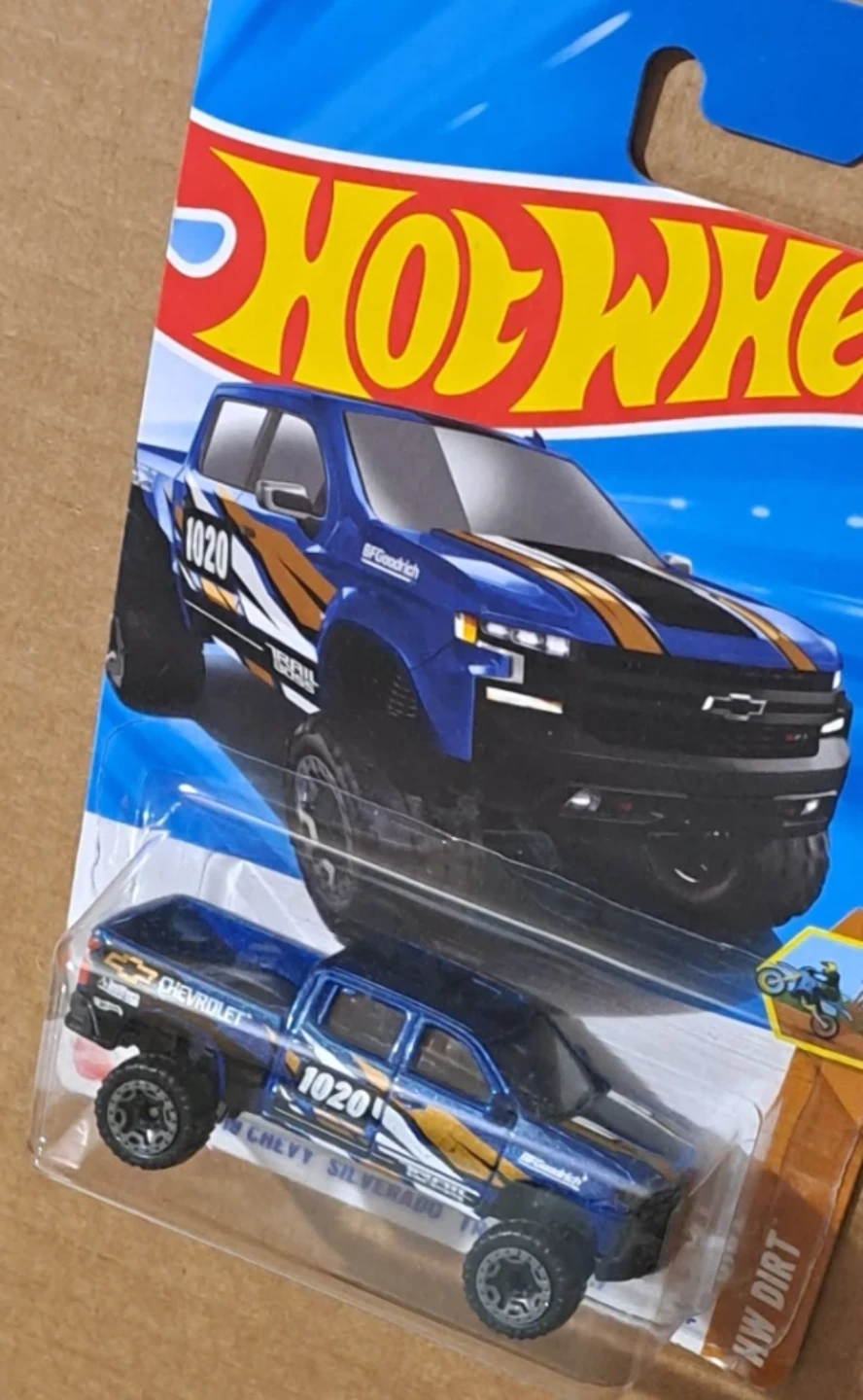 Hot Wheels '19 Chevy, Blue Silverado Trail Boss LT - photo 2