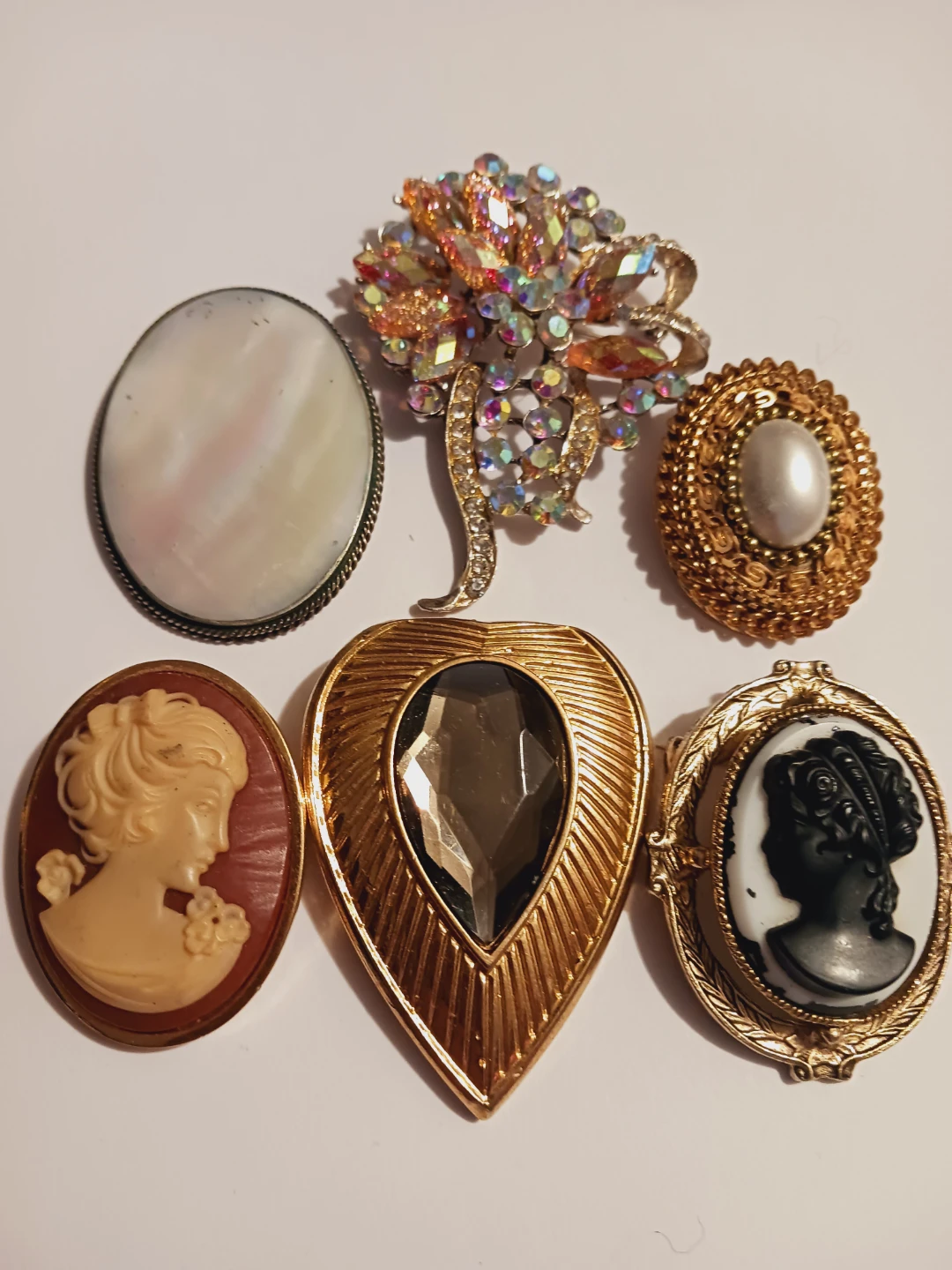 $15 each Vintage Assorted Brooches Collection - photo 2