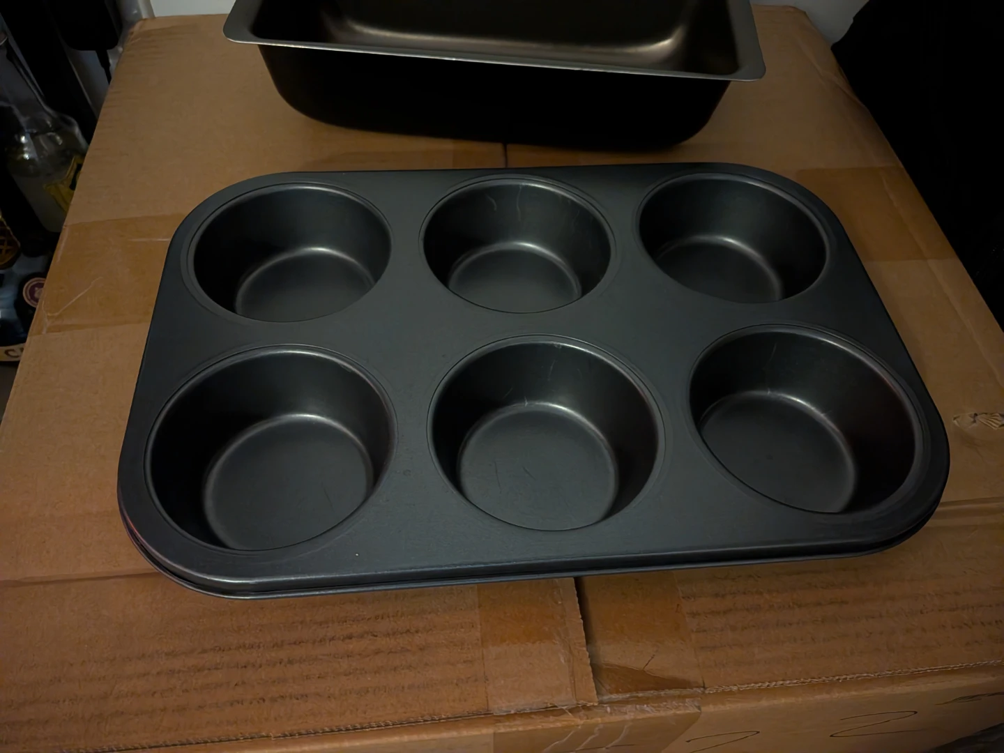 Non-stick 6-cup muffin pan