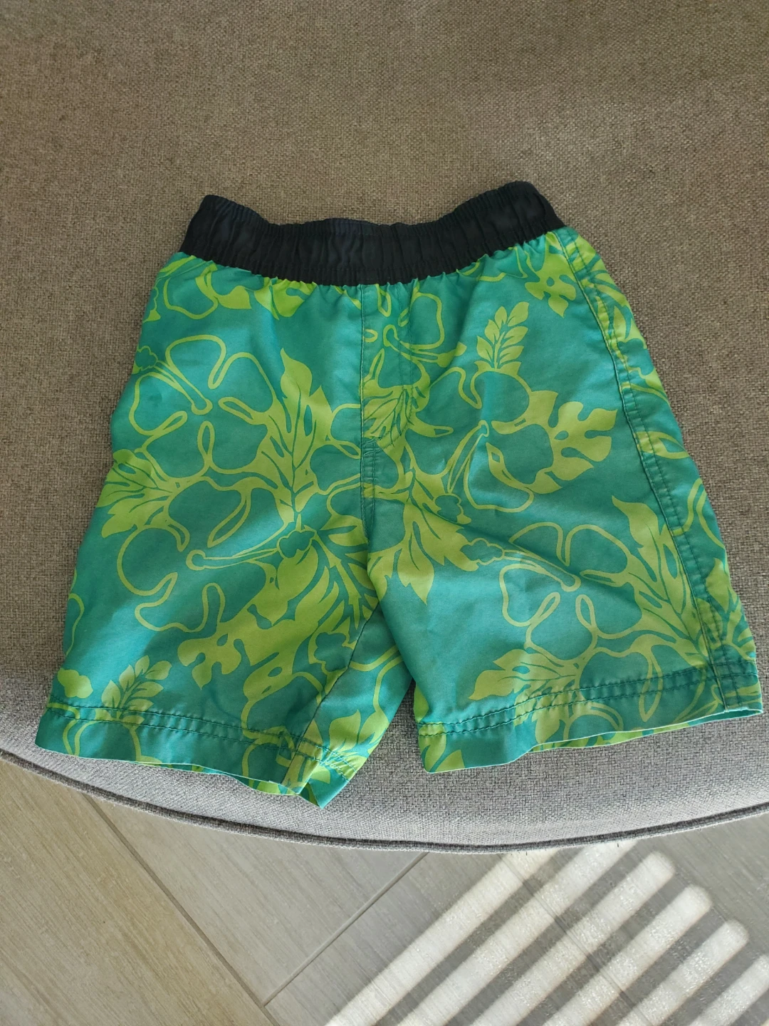 Kids green floral swim trunks size 3T