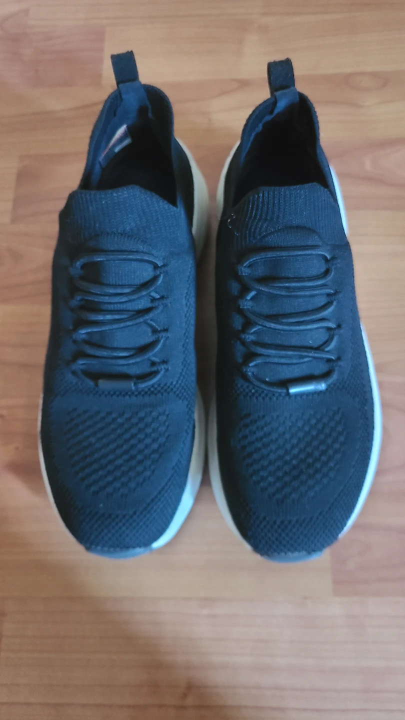 Black Skechers shoes