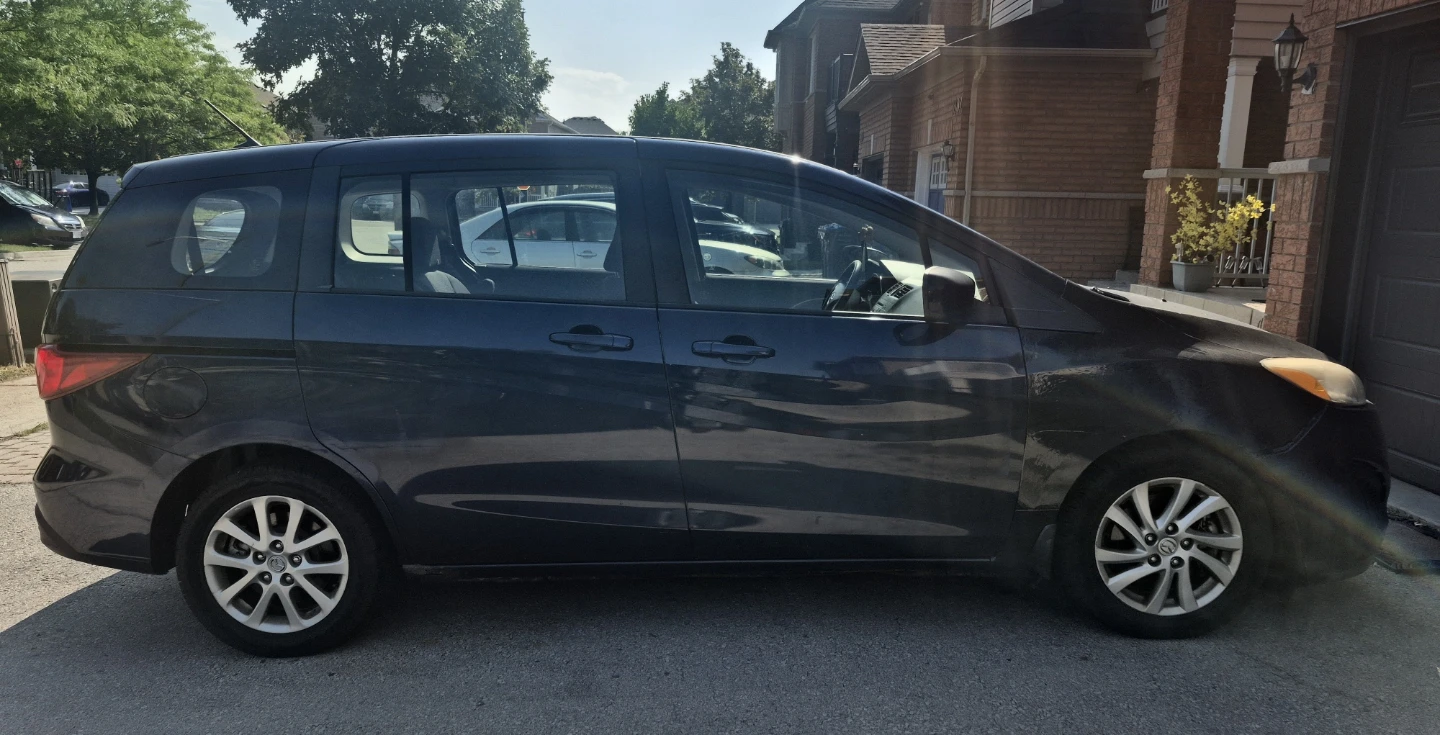 Compact blue 2012 Mazda 5 minivan. Seven seater !