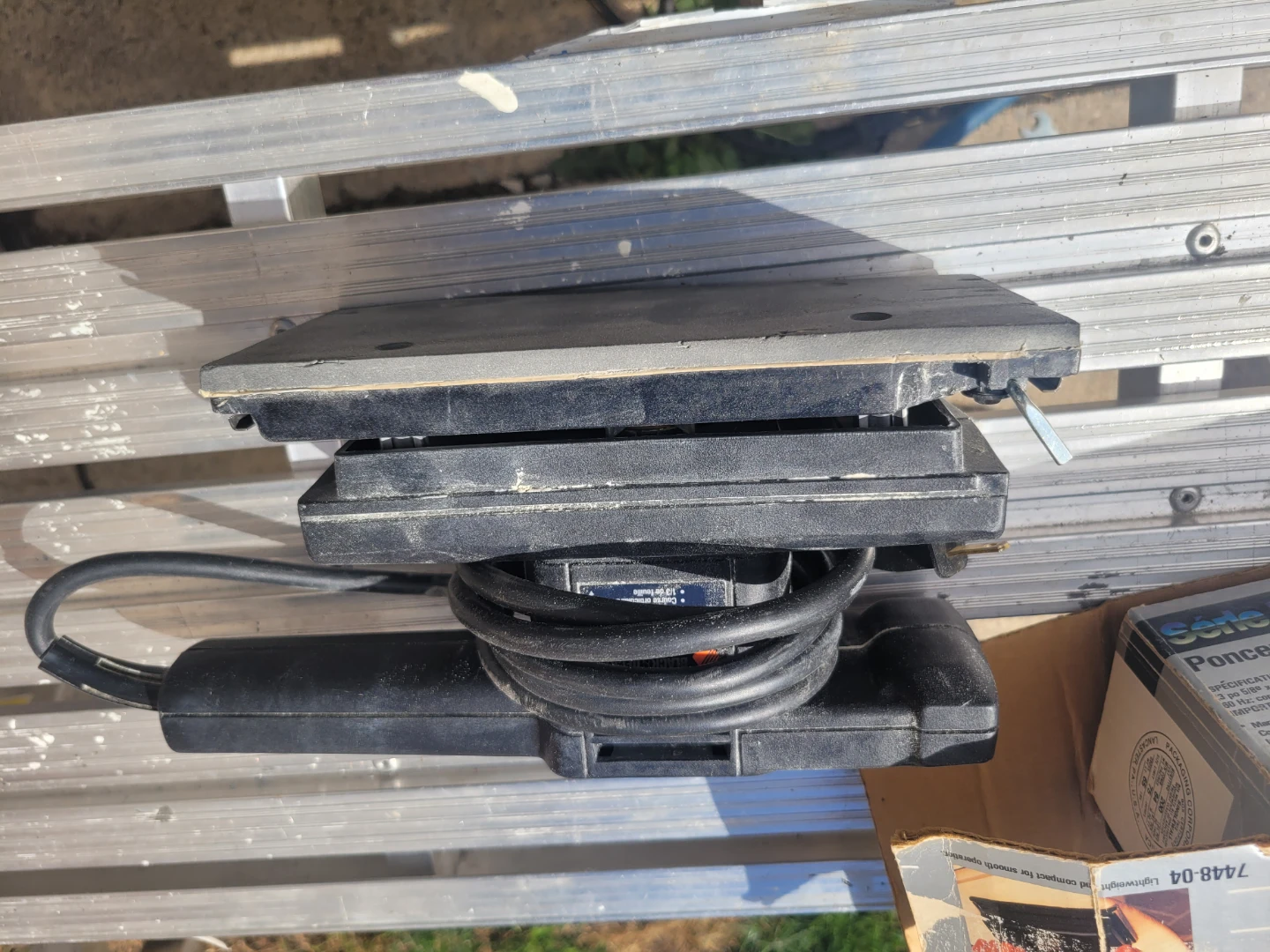 Black & Decker M47 Series Finishing Electric Sander 7448-04 - photo 2