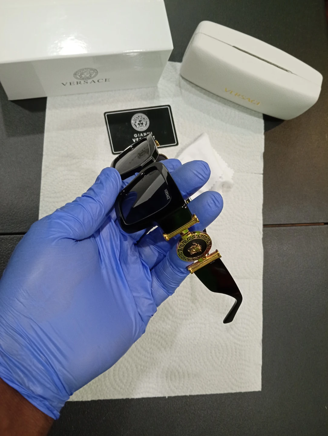 Versace Sunglasses Black and Gold unisex - photo 3