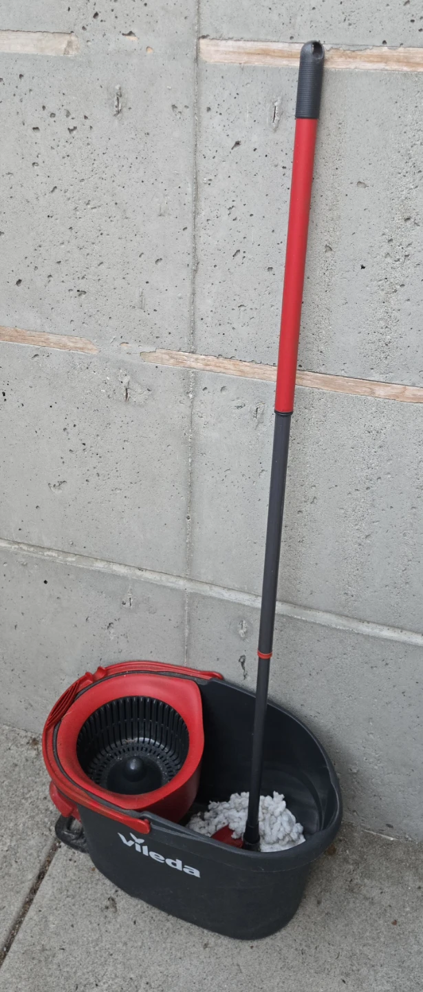 Vileda EasyWring Spin Mop & Bucket System + 5 Brand New Refills