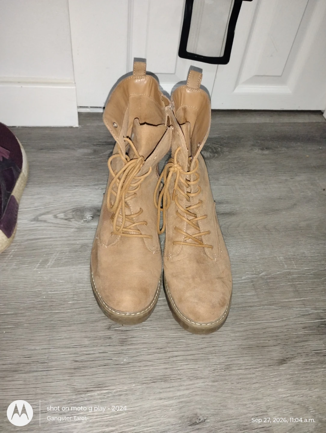 Tan lace-up boots size 11 - photo 2