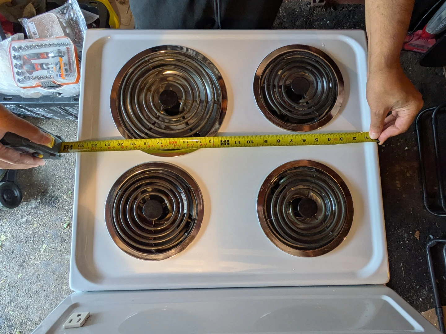 Like NEW Danby 24" Electric Coil Range