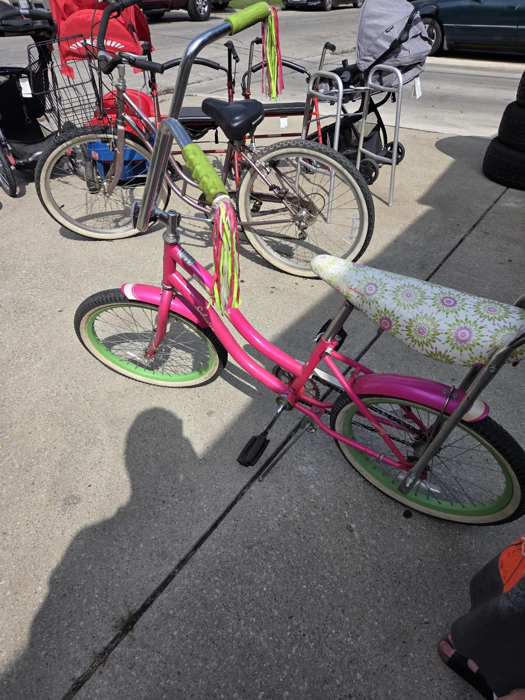 Schwinn Girl's Pink Bicycle with Floral Seat - photo 2