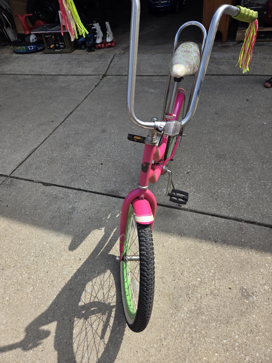 Schwinn Girl's Pink Bicycle with Floral Seat - photo 3