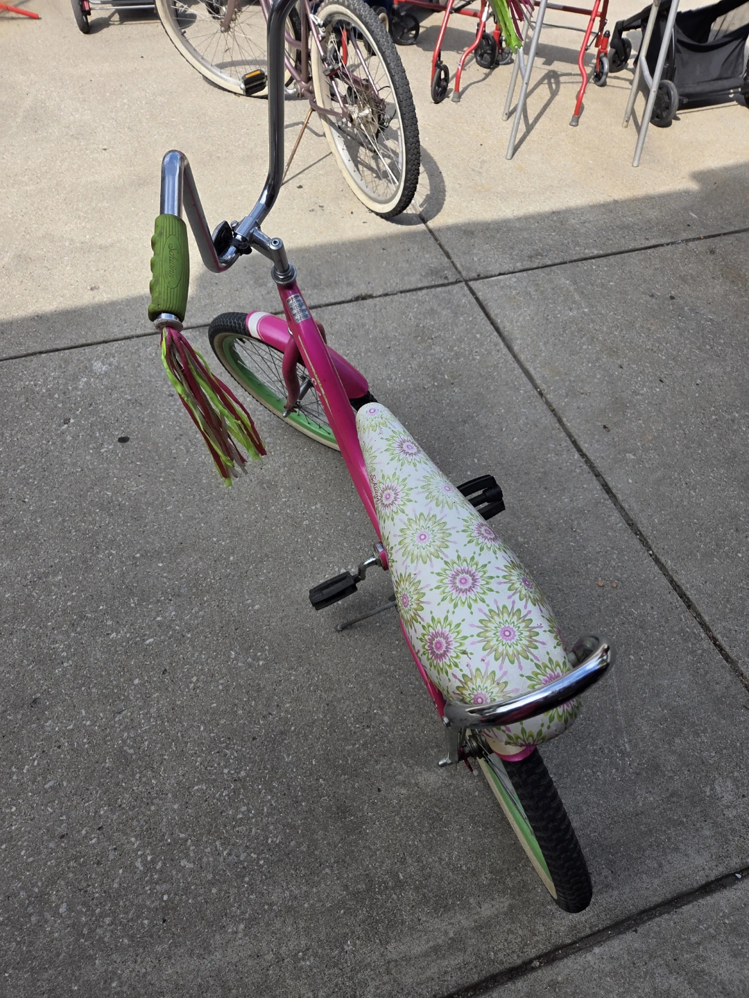Schwinn Girl's Pink Bicycle with Floral Seat - photo 4